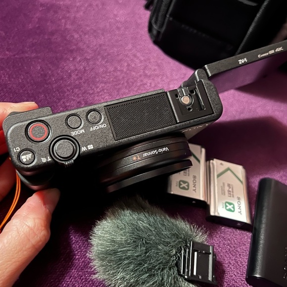 Sony ZV-1 Vlogging Camera Bundle - Picture 5 of 12